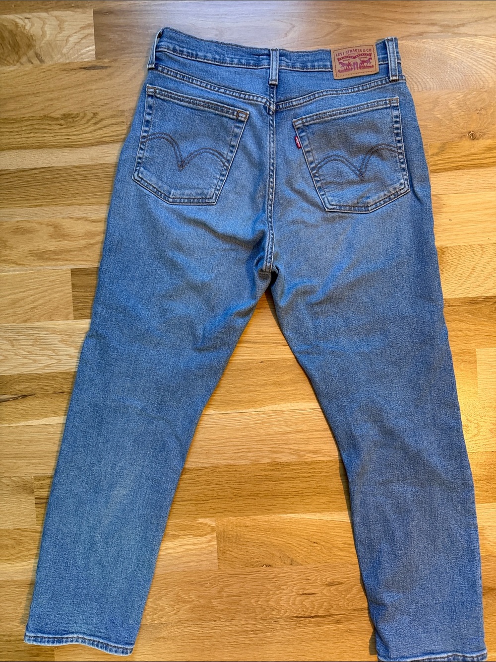 Levi's Women's Light Blue Wedgie Straight Leg Jeans - Picture 4 of 8